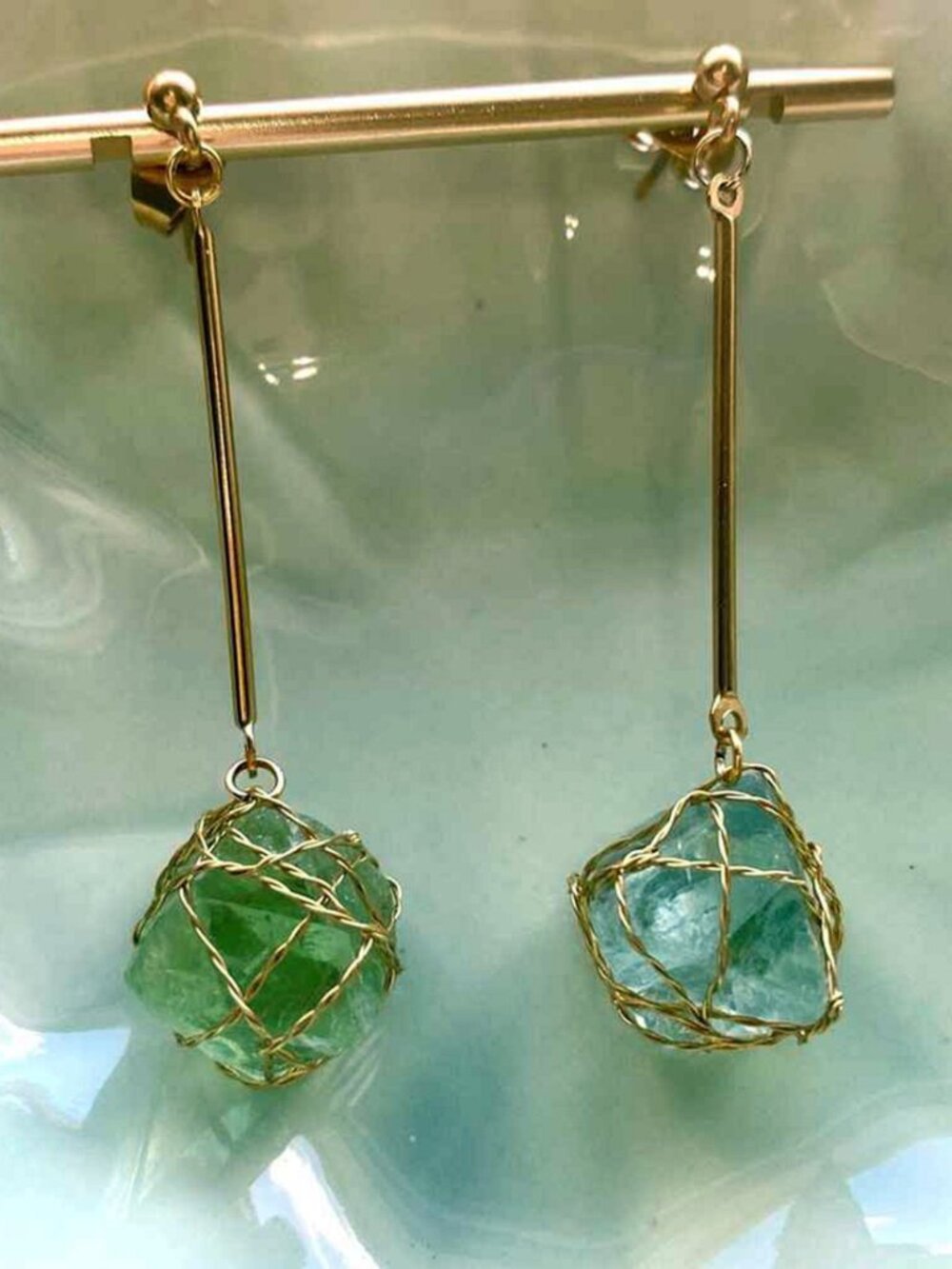 New Boho Wire‑Wrapped Green Blue Raw Crystal Dangle Earrings Gold Tone